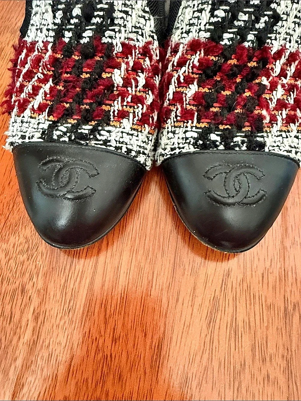 Chanel Tweed Houndstooth Flats Black & Red EU 36C